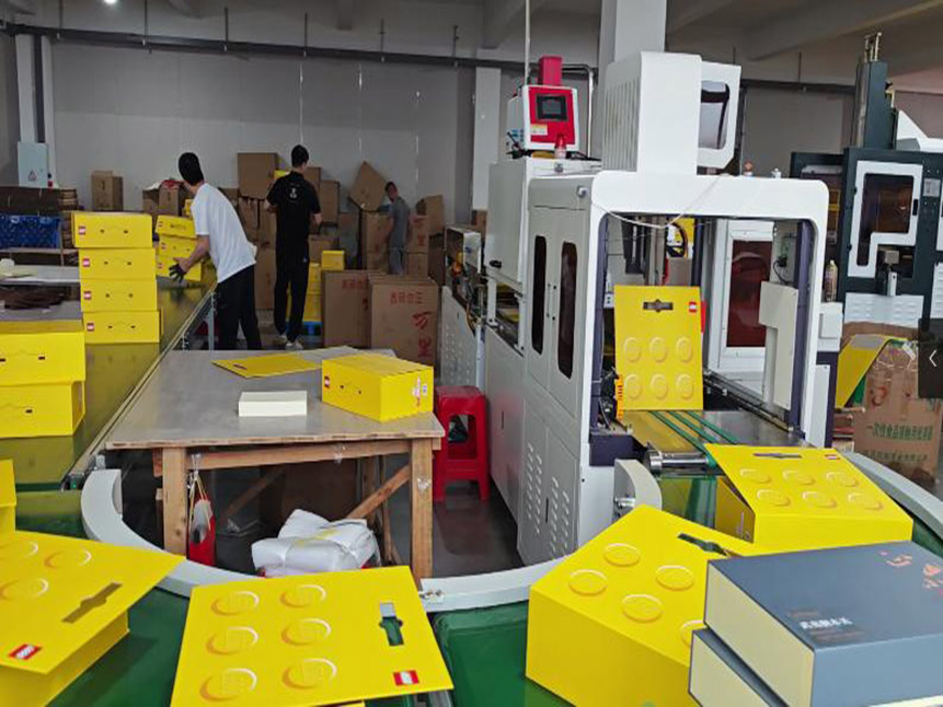 A huge book type box on our FKT-9045A Assembly Machine- box size 40x24x13cm